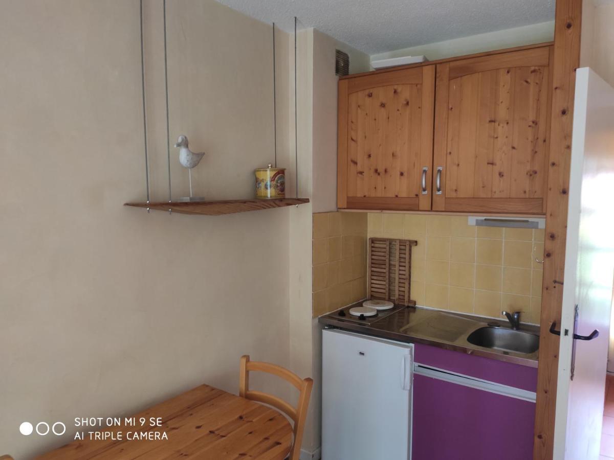 לה-לונד-לה-מורה Agreable Studio Cabine Proche Mer מראה חיצוני תמונה